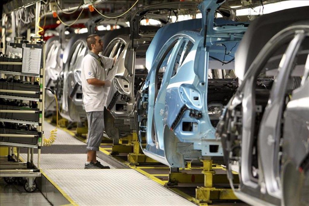 España alcanza el octavo puesto como fabricante mundial de vehículos en 2015