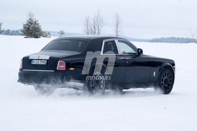 Rolls-Royce Cullinan - foto espía