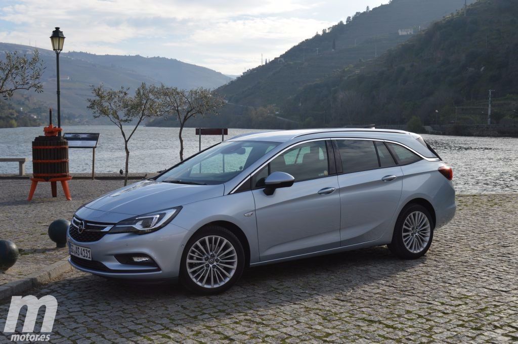 Foto Opel Astra Sports Tourer - exterior