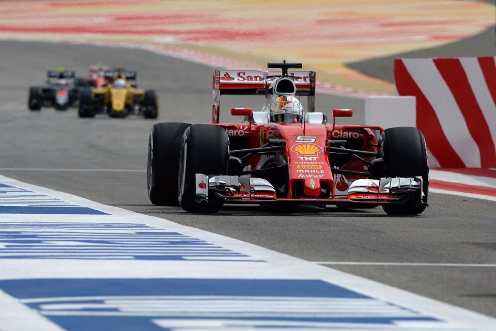 ​Vettel, un problema tras otro