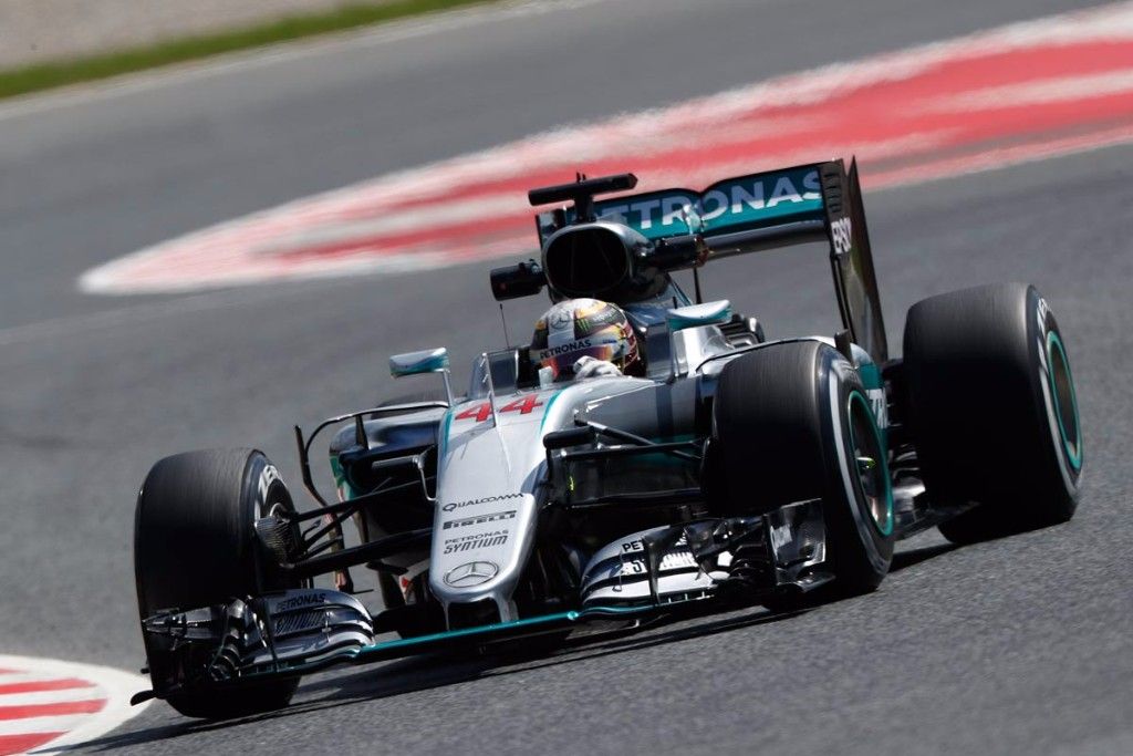 Hamilton aplasta la pole de Montmeló