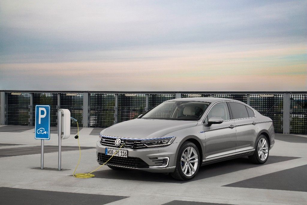 Noruega - Abril 2016: El Volkswagen Passat GTE se hace un hueco