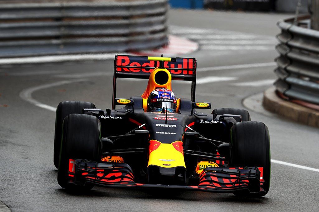 Max Verstappen se disculpa ante Red Bull por sus accidentes en Mónaco
