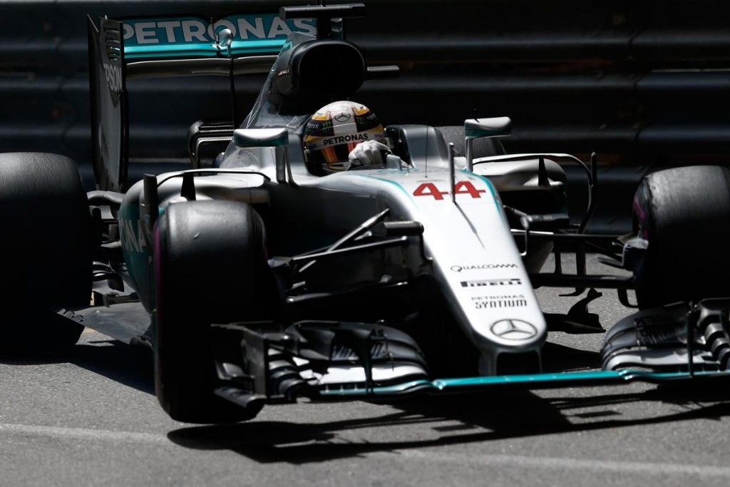 Hamilton comienza en Canadá mandando con autoridad