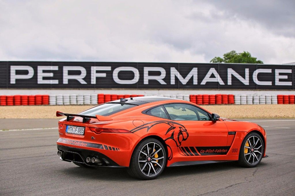 ¿Te gustaría dar una vuelta a Nürburgring en un Jaguar F-Type SVR? ¡Ahora puedes!