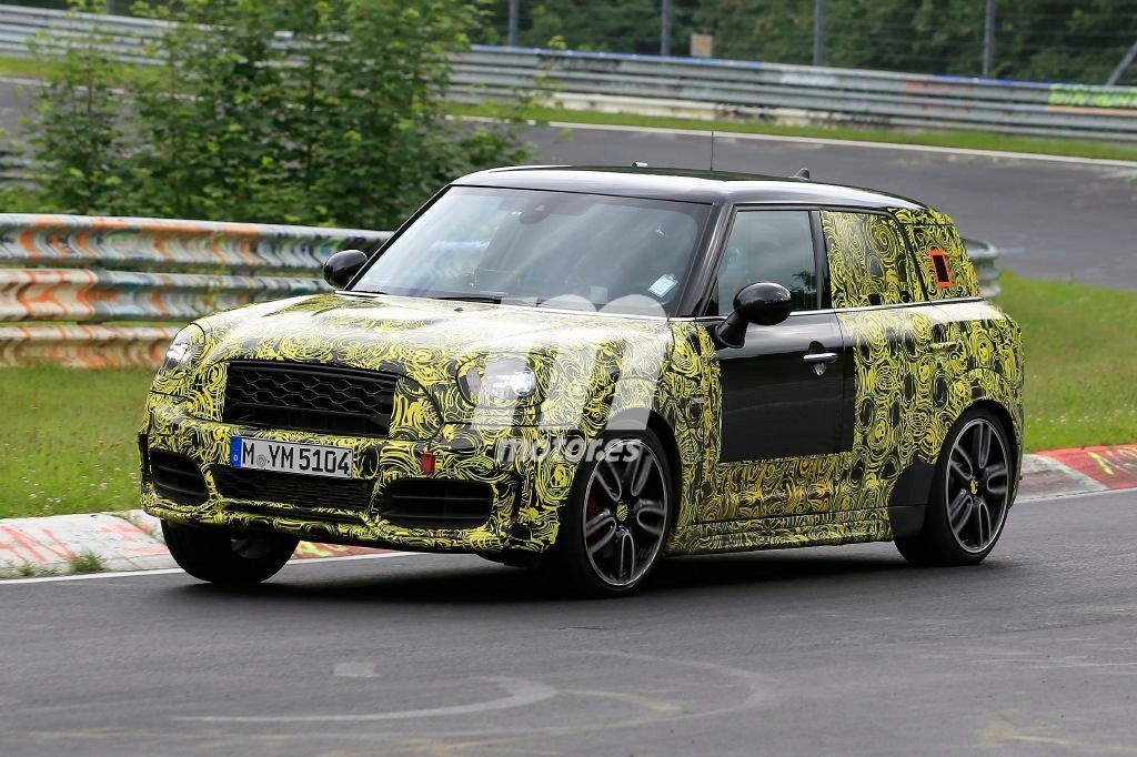 El nuevo MINI Countryman JCW se pone a punto en la pista