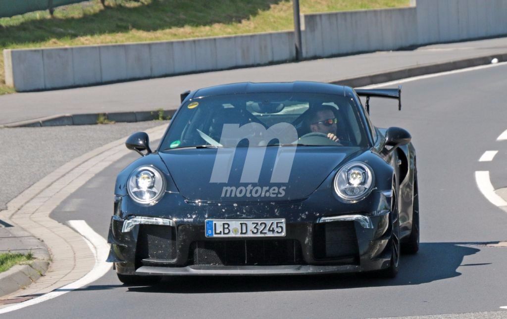 Porsche 911 GT2 RS, la versión más loca del 911 ya monta su carrocería definitiva