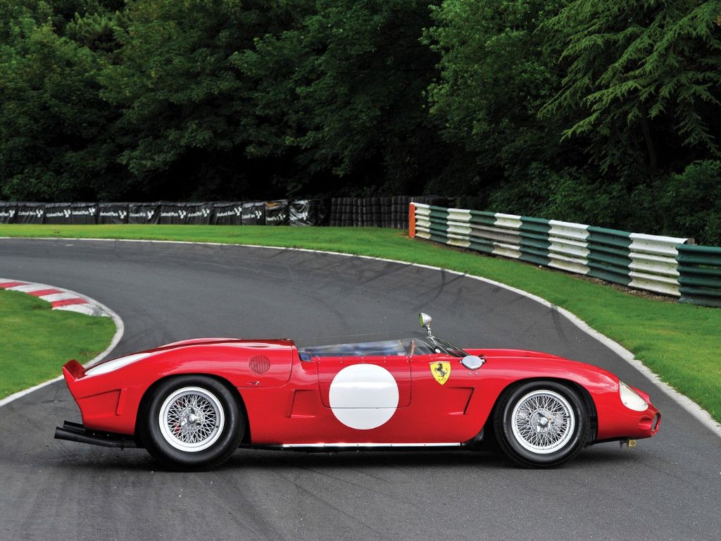 Ferrari 268 SP de 1962, uno de los modelos pioneros de la marca de motor central