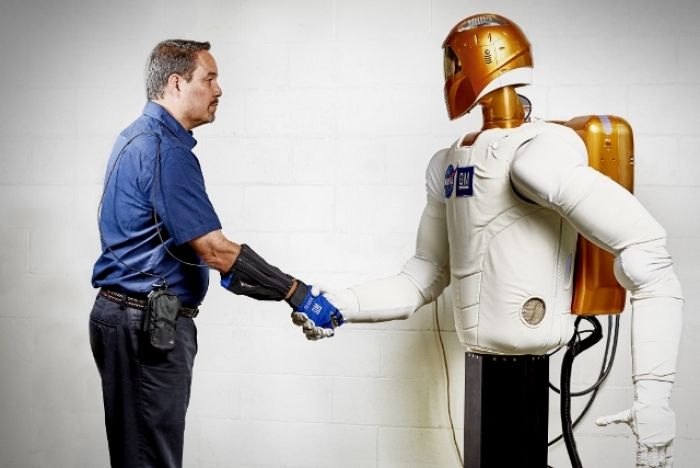 General Motors y la NASA crean un guante robótico