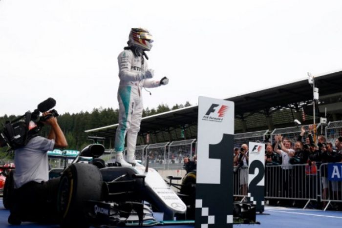 Hamilton: "¿Esperan que pilotemos y que nunca tengamos un problema?"