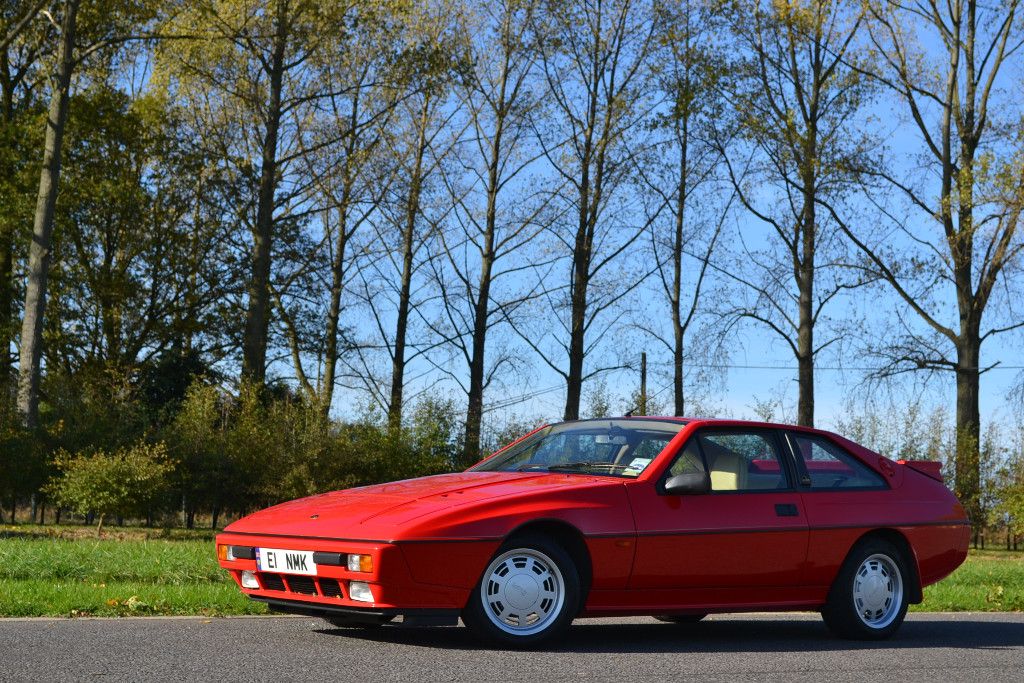 Lotus Excel, el Toyota Supra británico diseñado por el que firmó el McLaren F1 