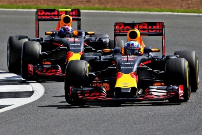 Red Bull empieza escoltando a Mercedes