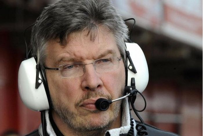 Ross Brawn: "Sería desastroso que Vettel criticase a Ferrari"