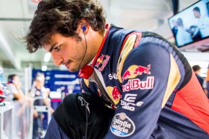 Carlos Sainz, lastrado por una "desastrosa" parada