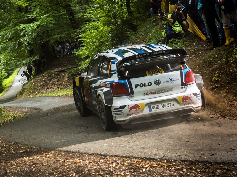 Ogier se escapa, Dani Sordo pelea por el segundo puesto