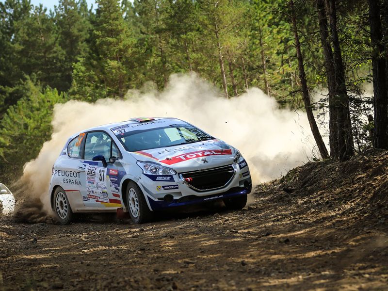 Pepe López pierde el liderato de la 208 Rally Cup en Lozère