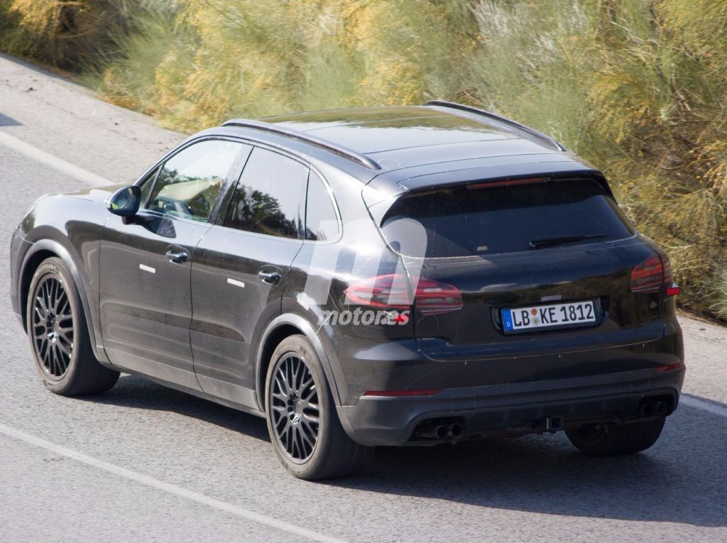 El Porsche Cayenne 2018 ya luce sus faros definitivos