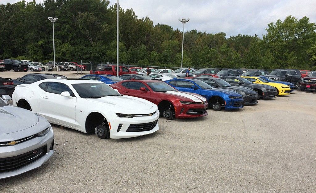 Roban 250.000 dólares en llantas a un concesionario Chevrolet de Texas, EEUU