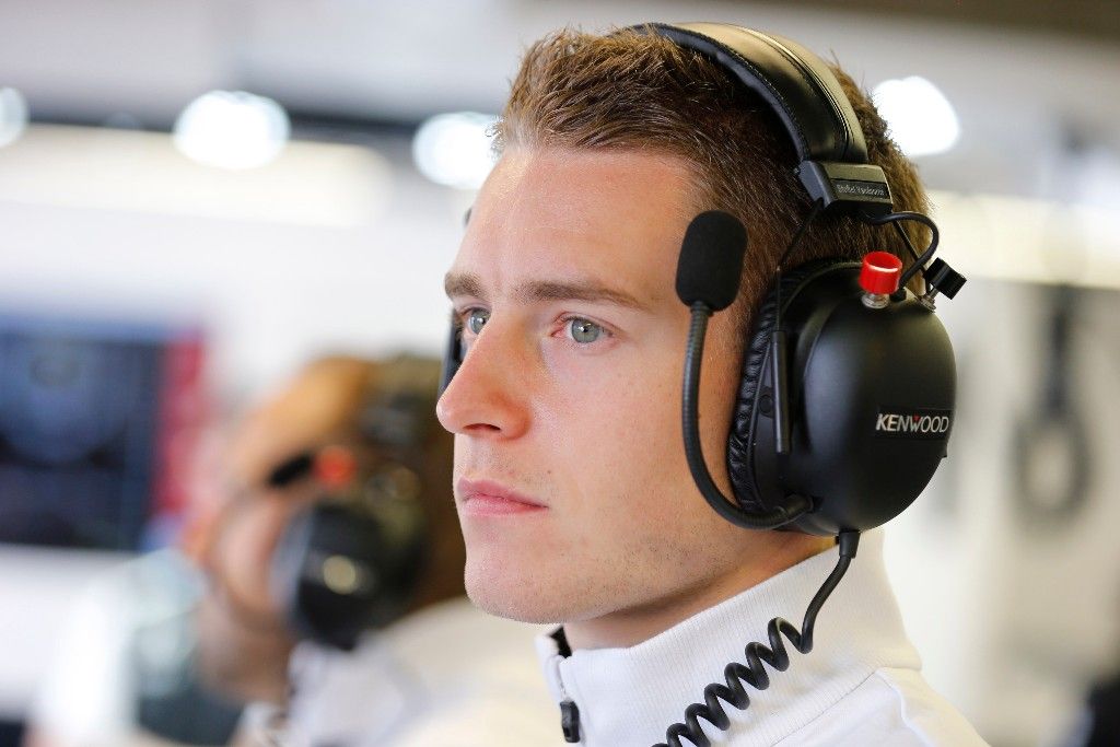 Vandoorne presiona y McLaren le halaga 