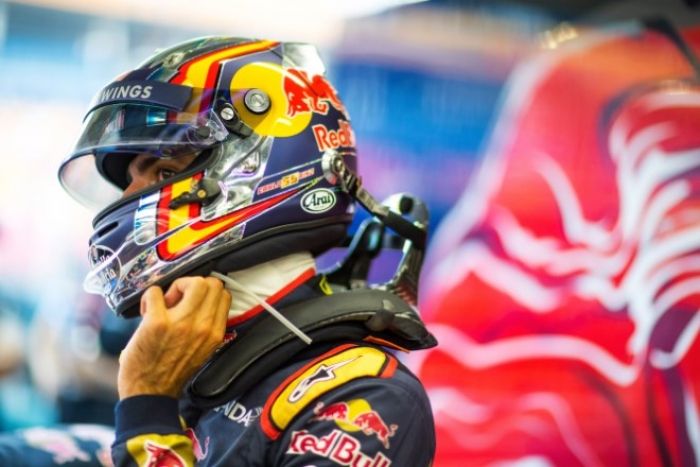 Carlos Sainz, frustrado por quedarse sin baterías en carrera