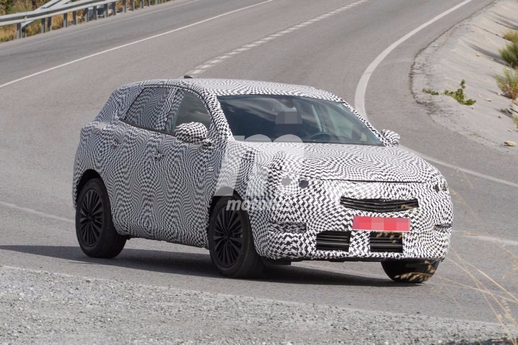 El nuevo Peugeot 2008 se deja ver de nuevo en fotos espía