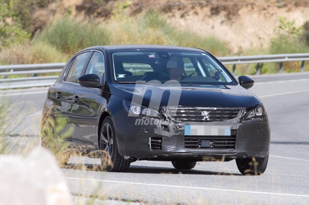 Nuevas imágenes de los próximos Peugeot 308 y 308 SW 2017