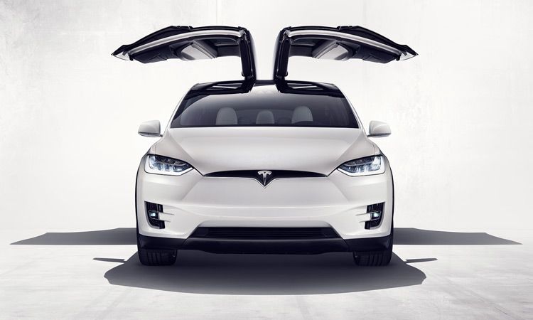 Tesla desactiva las medidas de seguridad de las puertas Falcon del Model X