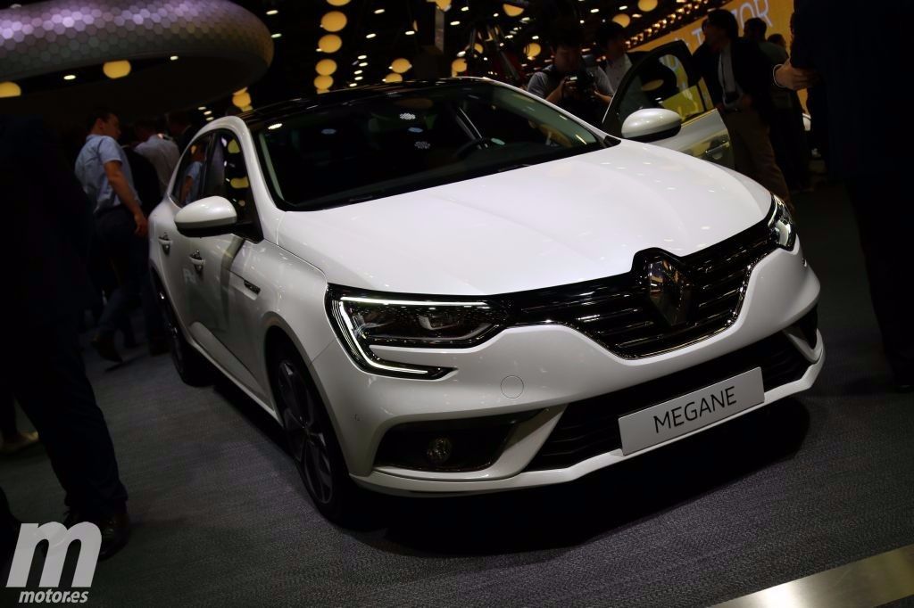 Renault Mégane Sedán 2017, la gama se completa con la versión de 4 puertas