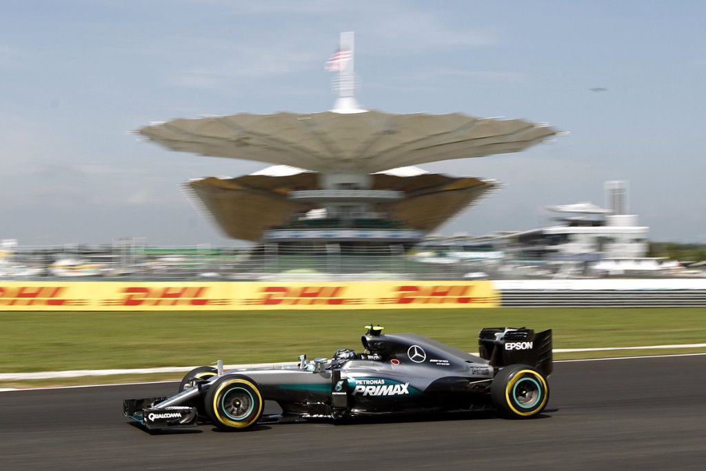 Sólido arranque de Rosberg en Sepang