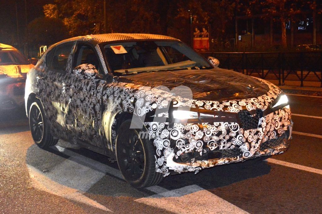 El Alfa Romeo Stelvio pierde camuflaje y nos desvela parte de su diseño definitivo