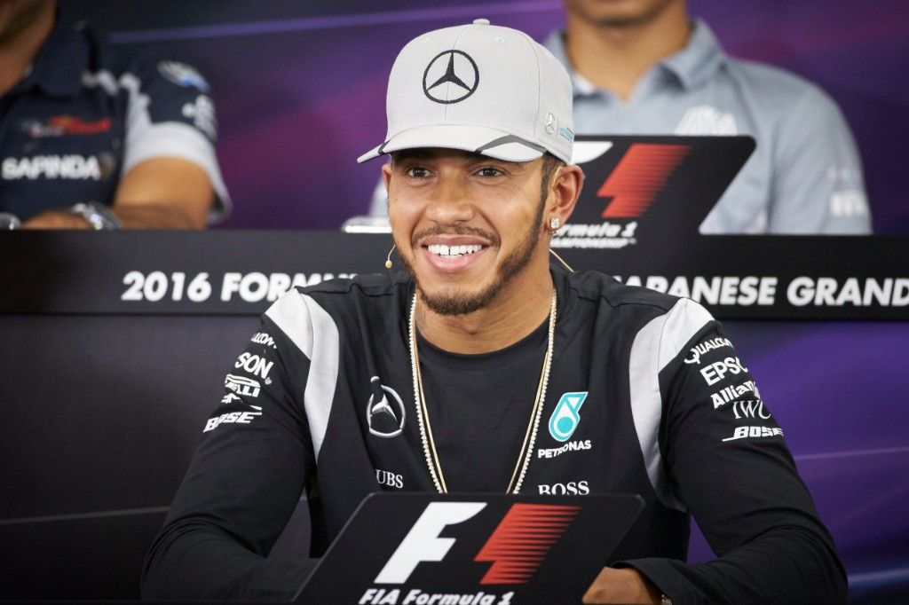 ​Hamilton se molesta con la prensa y opta por el silencio