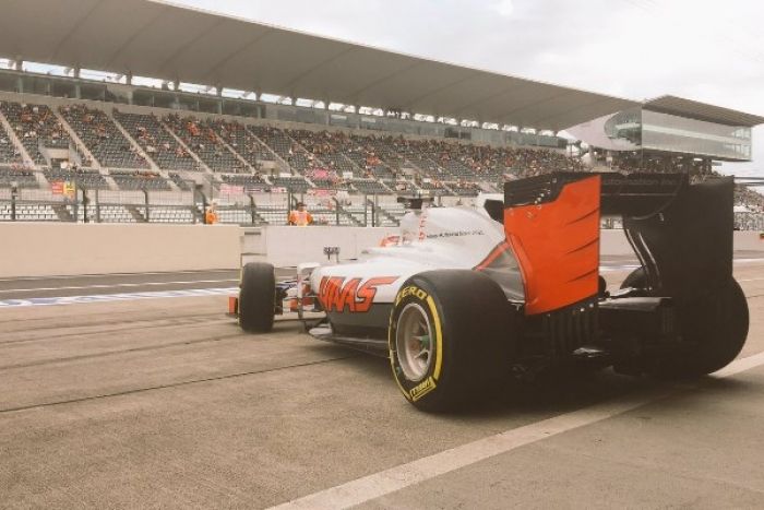 Viernes plagado de problemas para Button y Grosjean