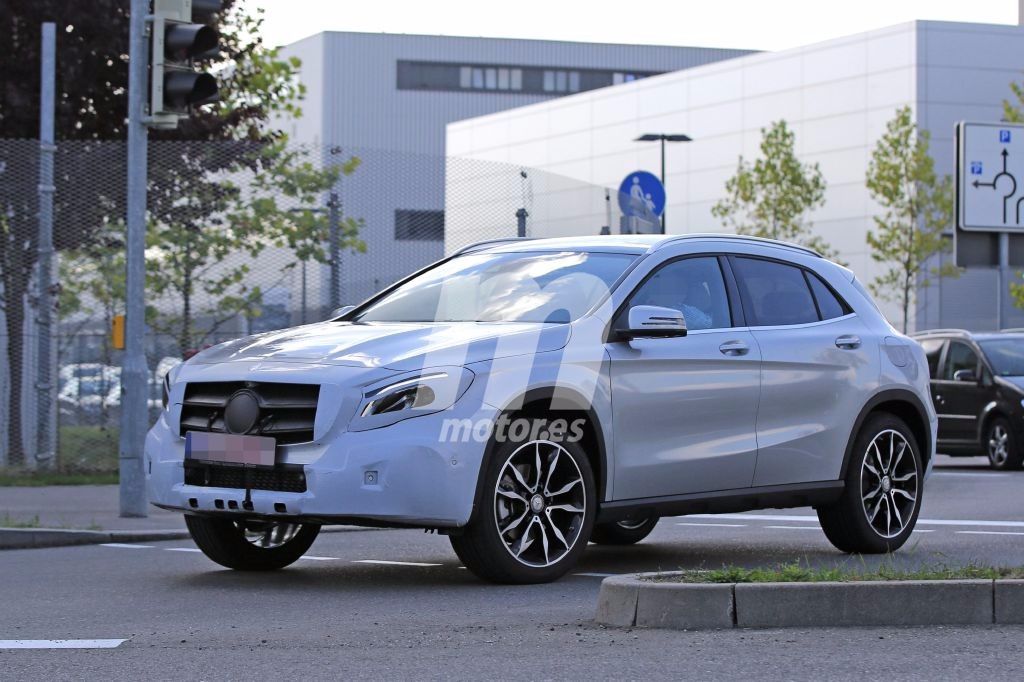 El Mercedes GLA 2018 estrenará nuevos faros LED