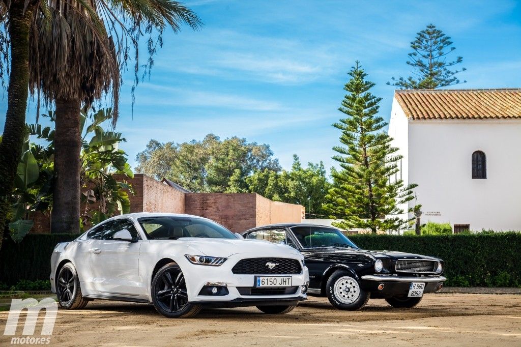 Prueba Ford Mustang Ecoboost vs Mustang V8 1966: el peso de la herencia