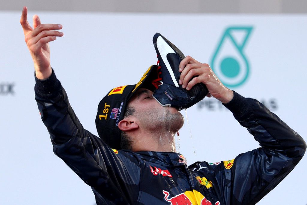 Ricciardo y Verstappen firman un doblete inesperado en Sepang