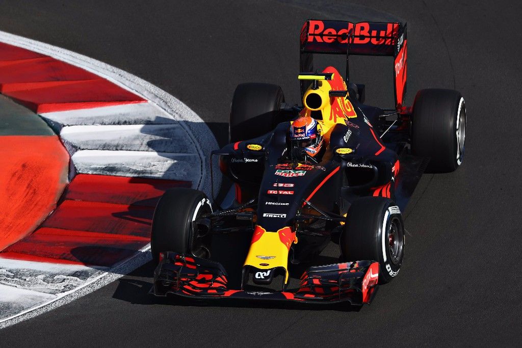 Verstappen resurge en los últimos libres