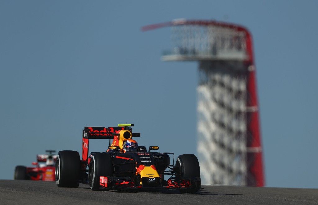 Verstappen y Ricciardo toman el mando sin los Mercedes