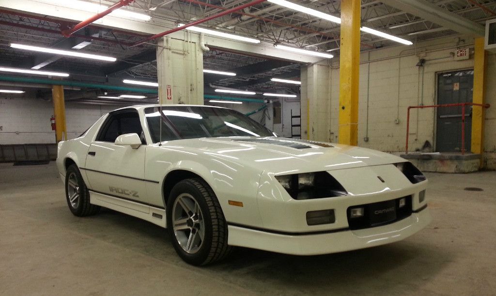 Aparece un Chevrolet Camaro IROC-Z V8 de 1985 casi a estrenar a la venta 