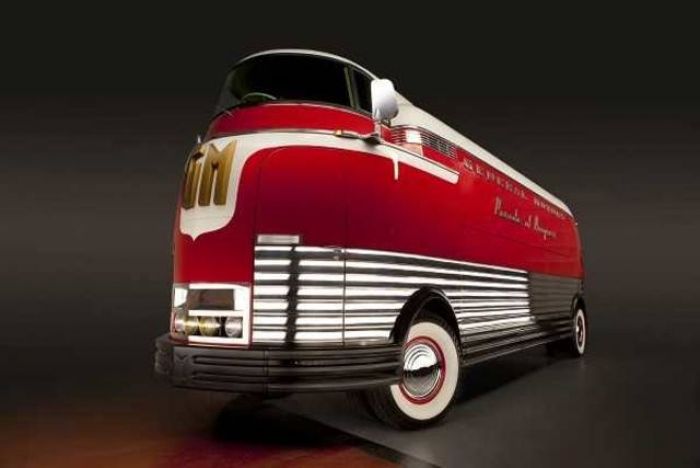 Uno de los pocos GM Futurliner a la venta tras ser restaurado