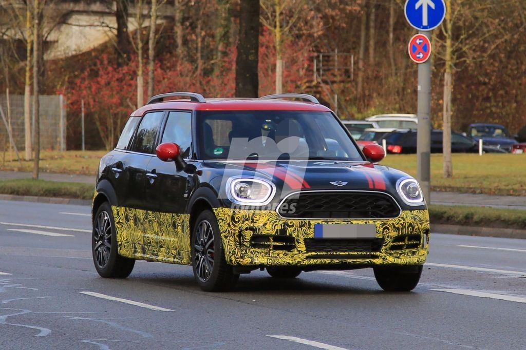 El MINI Countryman John Cooper Works 2017 se deja ver casi al descubierto