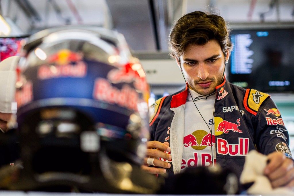 Sainz: "Aún no sabemos la causa de los pinchazos"