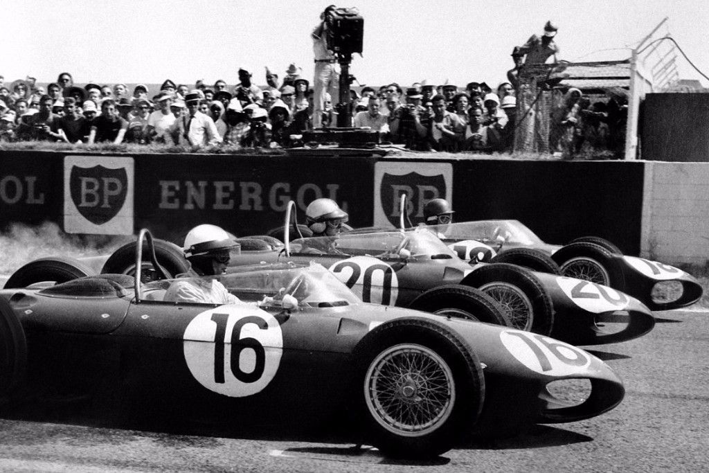 Ferrari vuelve a triunfar en otra trágica lucha entre compañeros