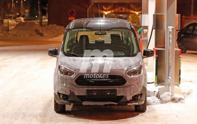 Ford Tourneo Courier 2018 - foto espía