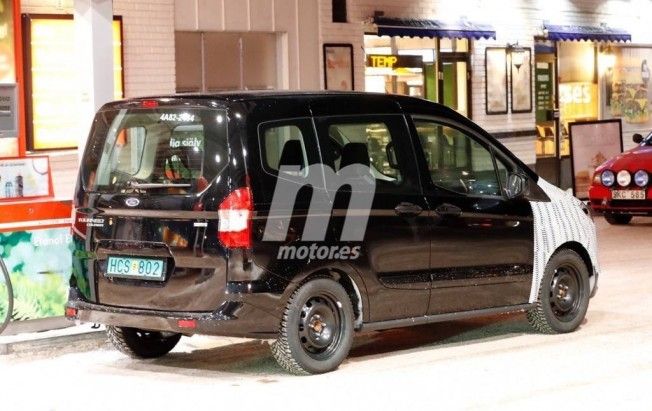 Ford Tourneo Courier 2018 - foto espía