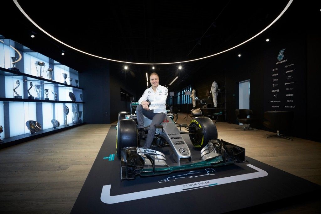 Bottas a los empleados de Mercedes: "Consigamos otro título"