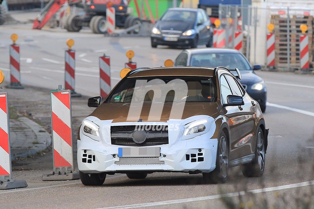 Mercedes AMG GLA 45 2017: Cazada la versión deportiva antes de la presentación