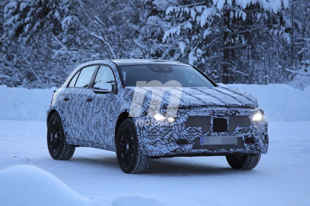 Mercedes cazada probando el chasis de la segunda generación del GLA