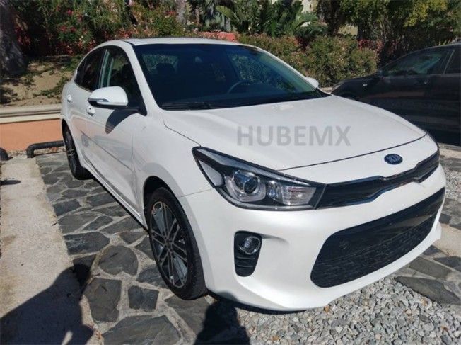 Kia Rio Sedán 2017 - foto espía