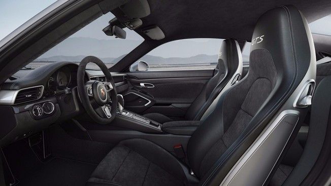 Porsche 911 GTS 2017 - interior