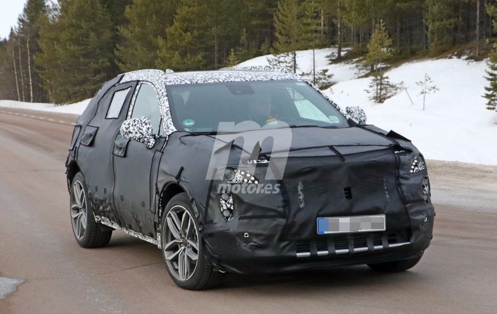 Cadillac XT3 2018: con menos camuflaje y motor sobrealimentado